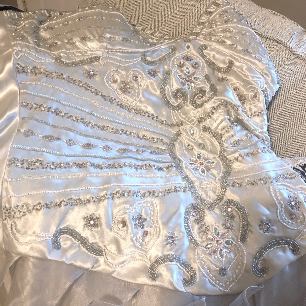 Wedding dress/prom new never worn NWT platinum